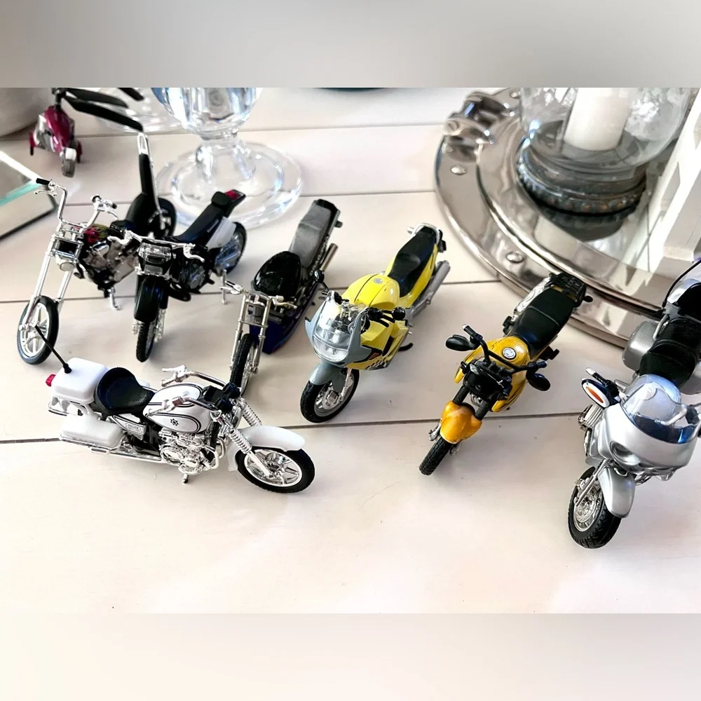 TOYS Motorcycle Models   Collect, Display or Play With Includes 7 Cycles